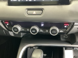 運転席/助手席シートヒーターで寒い日もすぐに温かくなり快適に過ごせます。3段階の温度調整が可能です