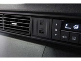 スマートフォンなどの音楽再生が可能なUSB接続ジャック装備車両です♪♪♪