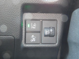 車線逸脱時に音で知らせてくれます。