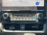 オートエアコンです!ボタンでの簡単な操作で室内を快適な温度にしてくれますので、夏場や冬場でも快適なドライブができます。