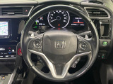 インテリアに合わせたデザインのステアリングは、運転される方のことも考え、運転しやすい形状、大きさです。是非一度、実際に触ってお確かめください。