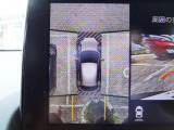 上から見下ろせる360&deg;カメラで駐車もサポートします。
