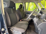 運転席まわりには十分なスペースがあり、大柄な方でもゆったり運転していただける環境です。