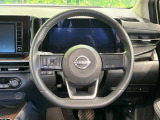 インテリアに合わせたデザインのステアリングは、運転される方のことも考え、運転しやすい形状、大きさです。是非一度、実際に触ってお確かめください。