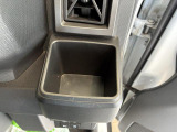運転席側掘り込み式インパネカップホルダー