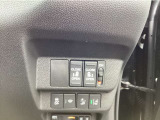 【両側パワースライドドア】両側がパワースライドドアになっており、運転席のスイッチやスマートキーでも開閉が可能。お子様やご年配の方でも乗り降りが楽になり介助等でも重宝します。