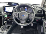運転席まわりです。 各操作スイッチは使いやすい位置に配置されてます。