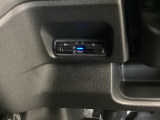 指定工場併設で末永く品質を保ちます。12ヶ月点検や車検はもちろんのこと、国家資格整備士によるお車のアドバイスも致します。