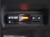 ◆ETC2.0◆進化したドライブ体験。料金収受システムだけだったETCが生まれ変わって、高速道路を賢く使うETC2.0に進化しました。多彩な情報サービスが便利で快適なドライブ体験を提供します。
