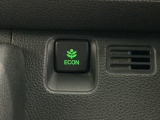 ★ECONスイッチ★ エコドライブを加速しよう!スイッチをONにすると、運転の仕方によるロスを抑え込み燃費をよくするようクルマが頑張ります(*^ー^*)燃費向上にチャレンジ♪