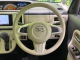 インテリアに合わせたデザインのステアリングは、運転される方のことも考え、運転しやすい形状、大きさです。是非一度、実際に触ってお確かめください。