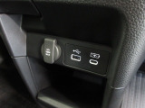 12V電源ソケットを設置しております。周辺機器の充電にご利用頂けます。便利なUSBジャックも付いています。