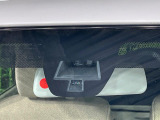 【スズキ セーフティサポート】走行中に前方の車両等を認識し、衝突しそうな時は警報とブレーキで衝突回避と被害軽減をアシスト。より安全にドライブをお楽しみいただけます。