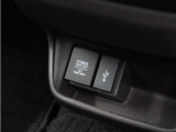 ◆USB接続端子◆スマホやiPodなどを接続して、いつもの音楽を車内でもお楽しみいただけます♪