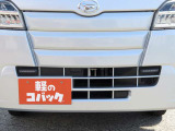 フロントグリルもきれいな状態です。大切に使用されてきたお車です。
