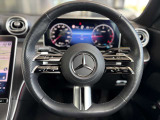 AMGスポーツステアリングを装備。握り心地と操作感が魅力です。