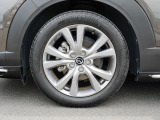 18インチ純正アルミホイールを装備。タイヤサイズは215/55R18となります。