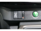 【左電動スライドドア】力を入れずにラクラクドア開閉♪左側電動スライドドア装備車両◎右側スライドドアは手動開閉です。狭い駐車場での乗り降りもラクラク♪挟み込み防止機構装備でお子様の乗り降りも安心◎