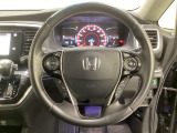 ハンドルにHondaセンシング系のクルーズコントロールやレーンキープアシストなどのスイッチと、オーディオの操作スイッチが装備されています。ハンドルから手を離さず安全に操作できます。