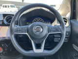 ステアリングスイッチ搭載!ハンドルひとつで手を離さなくても運転中視線をそらさなくても操作が出来て便利です