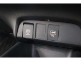 USBオーディオ用ソケットがついていますので携帯電話などを接続すれば音楽等の再生が可能です!