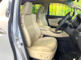 運転席シート廻りは使用感も少なく、良好な状態となっています。前オーナー様が丁寧に使っていたことがよくわかりますね。