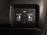 【両側パワースライドドア】両側がパワースライドドアになっており、運転席のスイッチやスマートキーでも開閉が可能です!開口部も広いので乗り降りも楽々♪