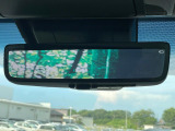 【デジタルインナーミラー】後席の大きな荷物や同乗者で後方が確認しづらい時でも安心!カメラが撮影した車両後方の映像をルームミラー内に表示。クリアな視界で状況の確認が可能です!