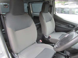 運転席ハイバックシート。