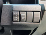 ボタンひとつでスムーズに開閉できる電動スライドドアを装備。お買い物やお子さまとのお出かけなど、さまざまなシーンで便利にお使いいただけます。