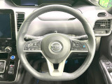 【純正革巻きステアリング】上質な革を使用することで、手にしっかり馴染みとても運転しやすいハンドルです♪