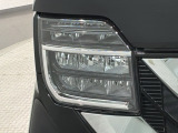 LEDヘッドライトは、点灯の瞬間から最大光量を発揮し、突然暗くなるトンネルなどでの安定感を高めます。