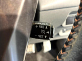 【クルーズコントロール】高速道路もラクラク走行。アクセルを離しても一定速度で走行ができ、長距離運転時の負担を軽減!加速・減速も簡単なスイッチ操作で調整できます。