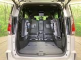 普段のお買い物や通勤、送迎等に十分な荷室スペースを確保しております。セカンドシートを倒すと、大きな荷物の積載も可能です♪