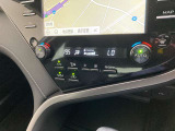 デュアルエアコンとは、運転席と助手席で、個別に温度設定ができる機能です。気温の感じ方は、人それぞれ違うもの。乗る人に優しい機能ですね。