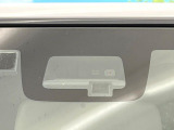 【スズキ セーフティサポート】走行中に前方の車両等を認識し、衝突しそうな時は警報とブレーキで衝突回避と被害軽減をアシスト。より安全にドライブをお楽しみいただけます。