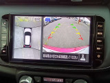 アラウンドビューモニターの映像をナビの画面で確認できます。目視確認もお忘れなく。