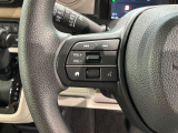ステアリングにオーディオ操作スイッチが付いています。オーディオ画面に直接タッチしなくても操作が出来ますので、運転に集中できます。