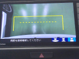 バックカメラの画像です。ガイドラインがスムースな車庫入れをサポートいたします。車庫入れの安心感がアップしますね。