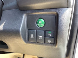 【eコンスイッチ】低燃費運転をサポートするECONモード。スイッチをONすると、エンジンやトランスミッション、A/Cなどを協調制御し、燃費の向上に貢献。エコドライブの効果を高めます。