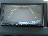 バックカメラ装備しております。駐車時に大変役に立ちますよ。駐車が苦手な方にも便利機能です。
