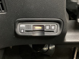 ハンドルの左下にETCがついています。高速道路の料金所の通過も楽々です!。 カードの取り出しもしやすい場所についています。