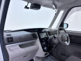 ダイハツのお店では、ダイハツ車を知り尽くしたプロフェッショナルが、専用の診断機器を使って各システムを点検しております。