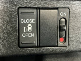 パワースライドドアの開閉はスマートキーのリモコンやドアノブは勿論、運転席側のスイッチ操作でも開閉ができ、安全・簡単です