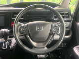 【純正革巻きステアリング】上質な革を使用することで、手にしっかり馴染みとても運転しやすいハンドルです♪