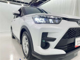 明るいライトが夜道を明るく照らしてくれます。 運転する上で、道路状況をいかに早く認識できるか重要なポイントです。 白色光が暗い道も明るく照らしてくれますよ。