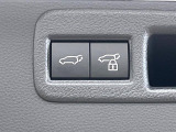 【パワーバックドア】スマートキーや運転席のボタンを押すだけでリアゲートが自動で開閉します!荷物を持っている時や、高い位置にあるバックドアを閉める際に便利な機能です♪