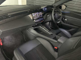 ホールド性の高いシートは快適なドライブをアシストしてくれます。