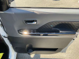 パワーウィンドウ装備です。運転席はオートになっているので、ワンタッチ開閉することが出来ます。