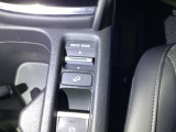 【ドライブモードスイッチ】SPORTモード・NORMALモード・ECONモードの3つから用途に合わせて選択ができます。